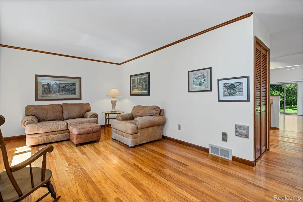 760 Waterbury Road Highland Charter Township MI 48356