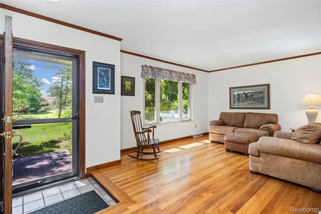 760 Waterbury Road Highland Charter Township MI 48356