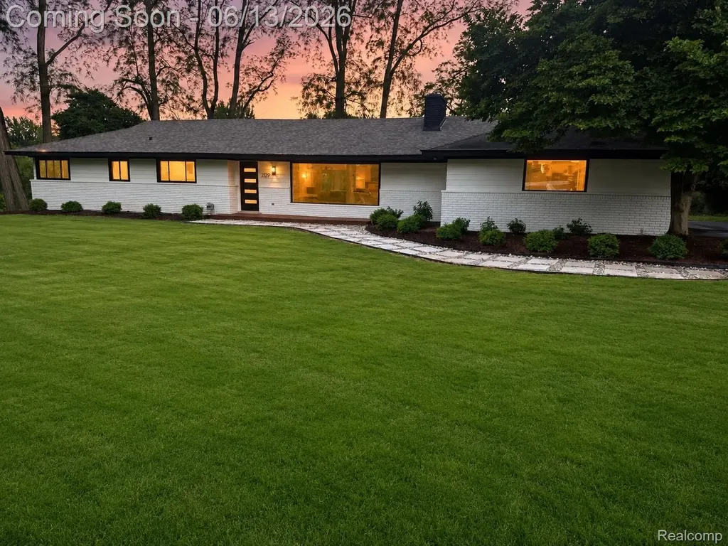 2129 Long Lake Shore Drive West Bloomfield Charter Township MI 48323