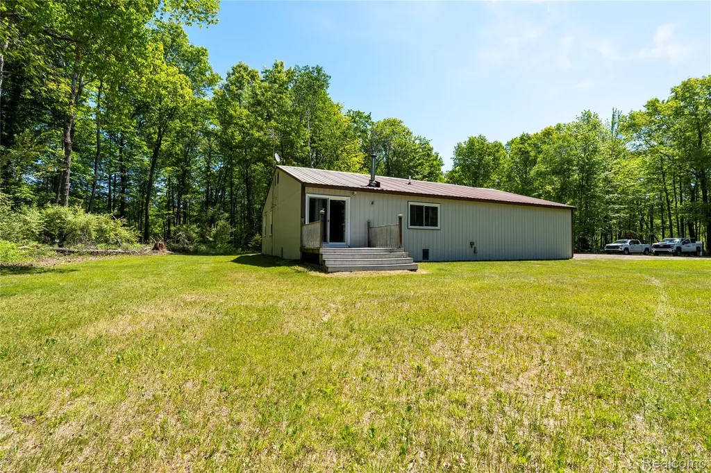 2091 N Athey Hamilton Township MI 48625
