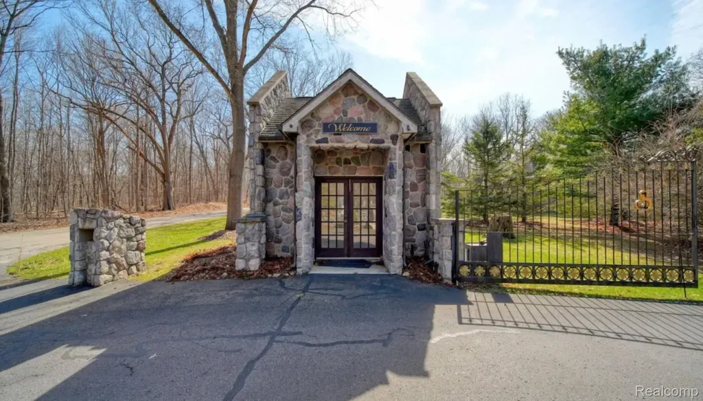 7055 Sanctuary Drive Leoni Township MI 49201