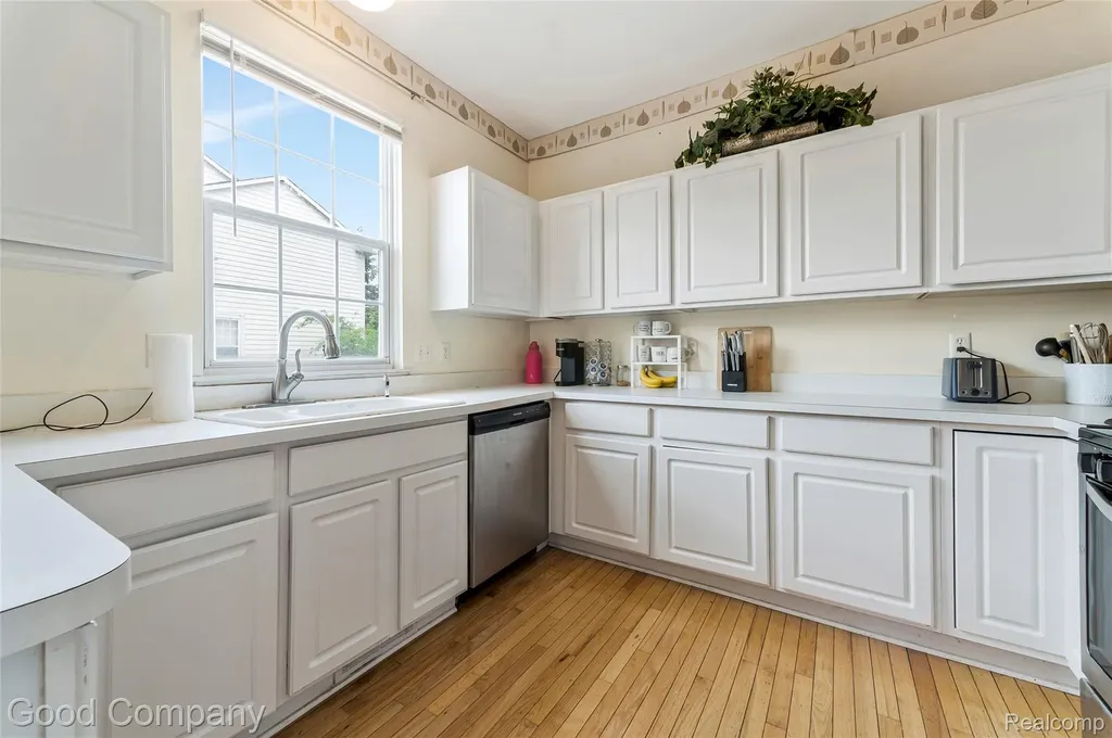 4742 Maddie Lane Dearborn City MI 48126