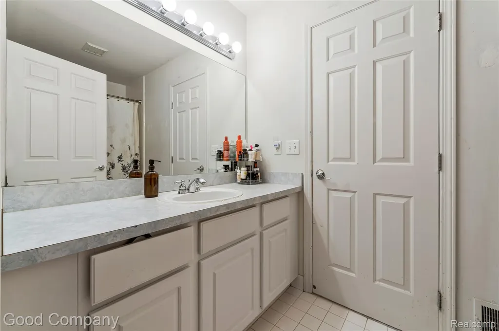 4742 Maddie Lane Dearborn City MI 48126