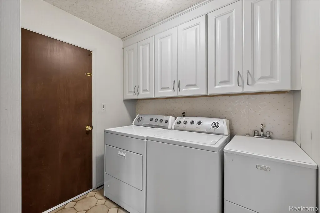 8236 Burning Bush Road Grosse Ile Township MI 48138