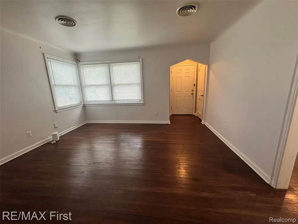20200 Westhampton Avenue Southfield City MI 48075