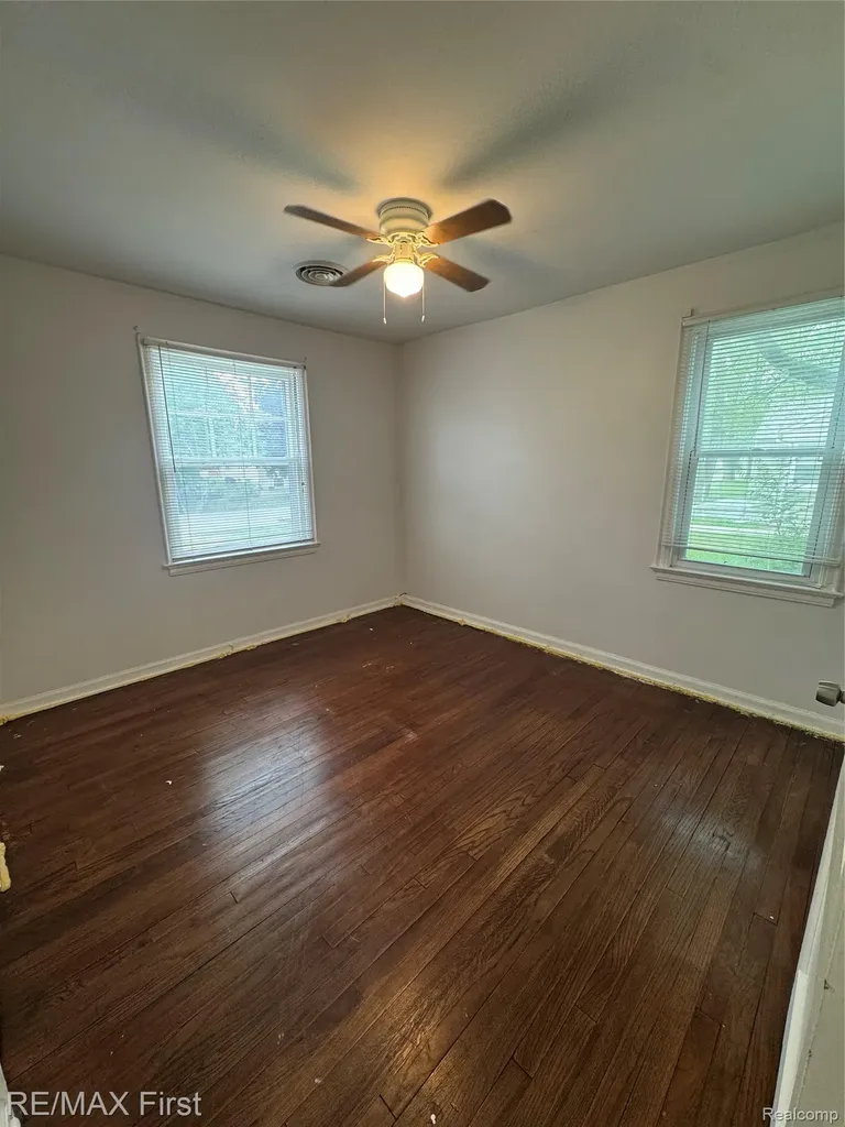 20200 Westhampton Avenue Southfield City MI 48075