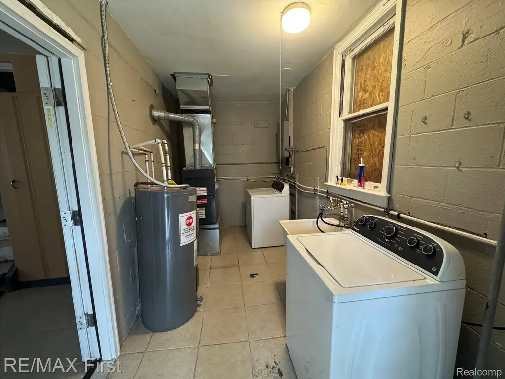 20200 Westhampton Avenue Southfield City MI 48075