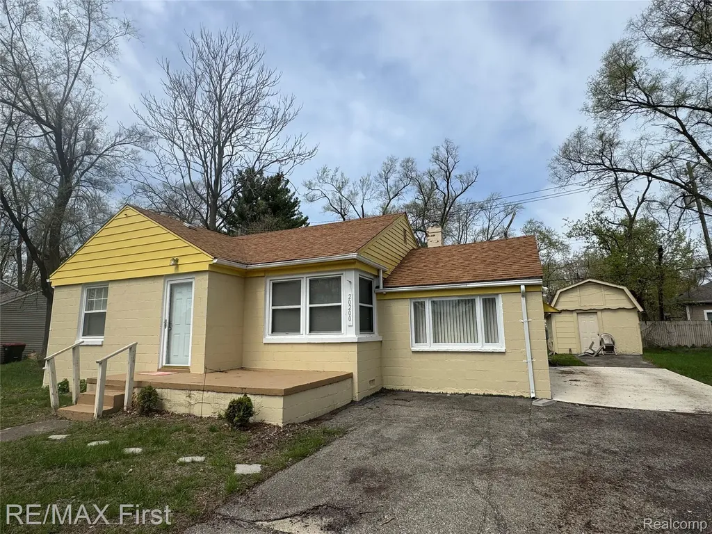 20200 Westhampton Avenue Southfield City MI 48075