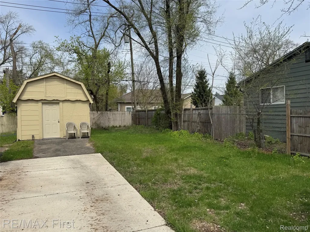20200 Westhampton Avenue Southfield City MI 48075