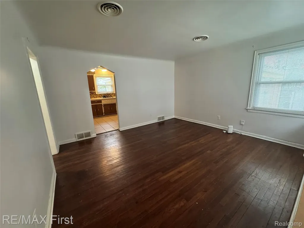 20200 Westhampton Avenue Southfield City MI 48075