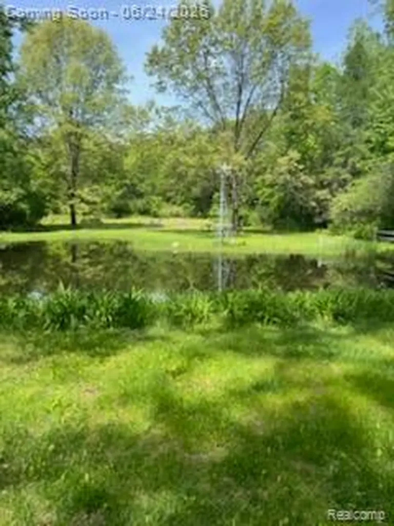 13252 Dixie Highway Groveland Township MI 48442