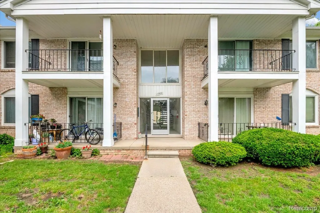 13900 Camelot Drive Sterling Heights City MI 48312