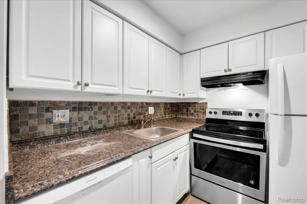 13900 Camelot Drive Sterling Heights City MI 48312