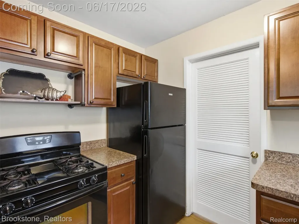 1840 S Lake Court Novi City MI 48377