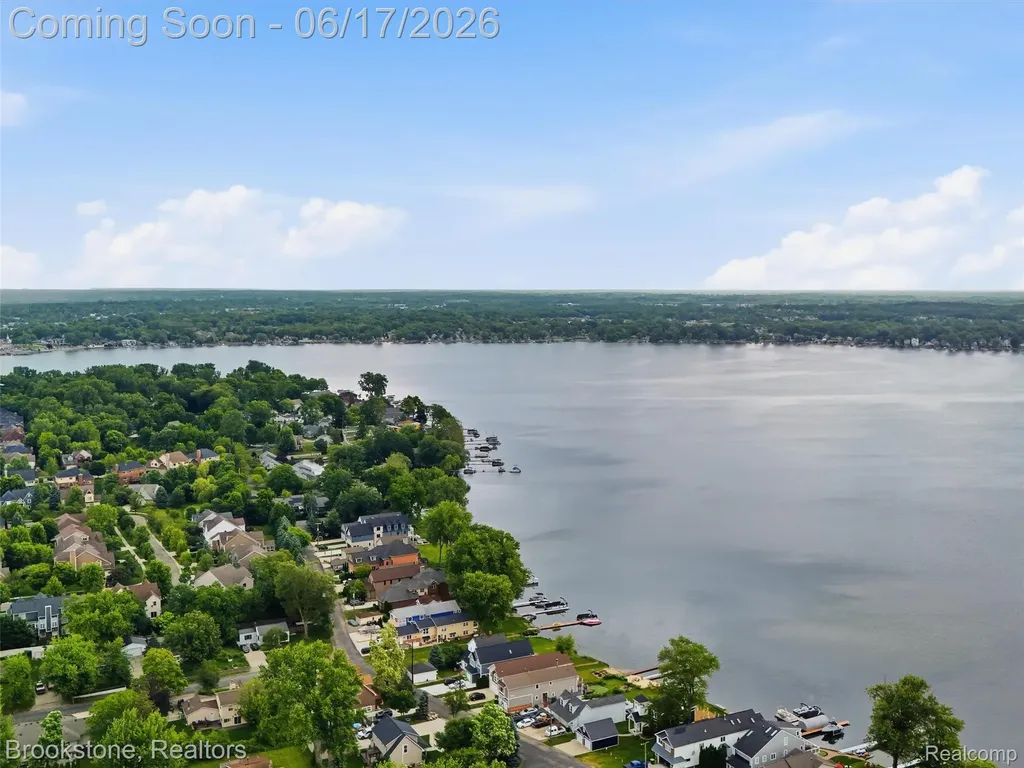 1840 S Lake Court Novi City MI 48377