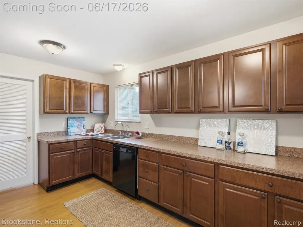 1840 S Lake Court Novi City MI 48377