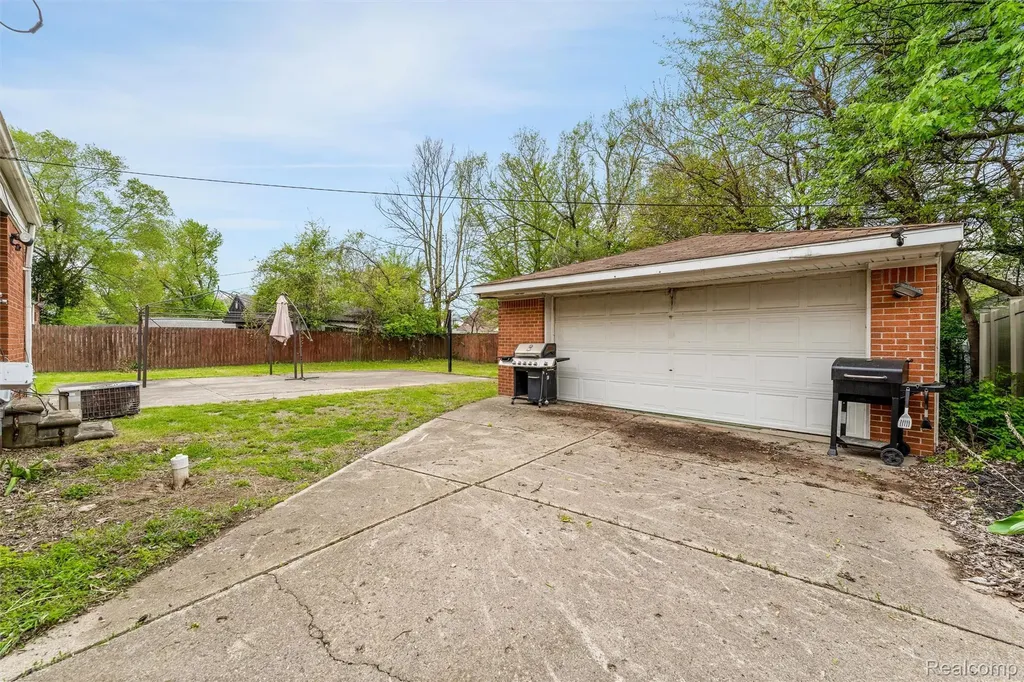 12051 Bramell Detroit City MI 48239