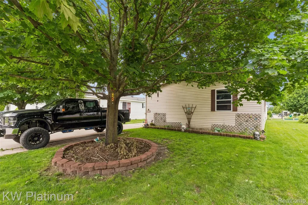 23207 Fountain Clinton Charter Township MI 48036