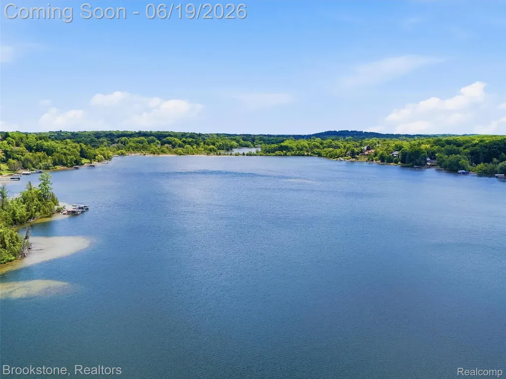 7450 Deerhill Drive Independence Charter Township MI 48346