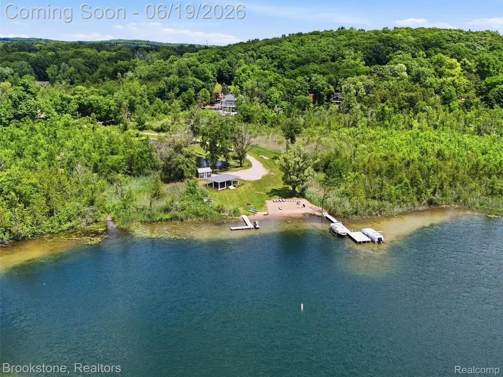 7450 Deerhill Drive Independence Charter Township MI 48346