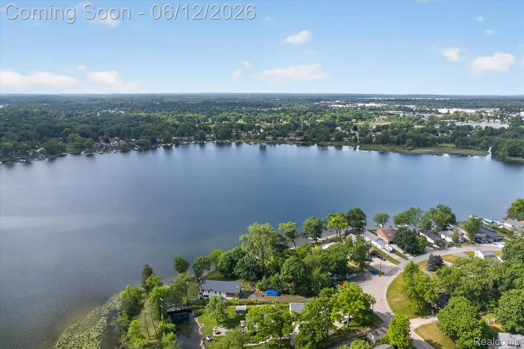 4628 Clinton Drive Independence Charter Township MI 48346