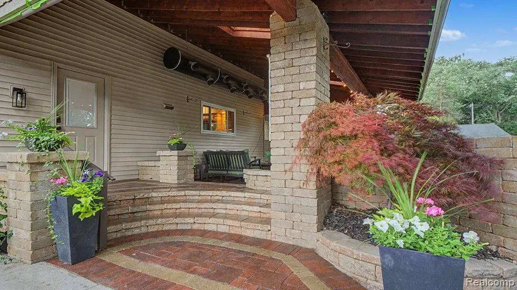 1010 Genesee Drive Royal Oak City MI 48073
