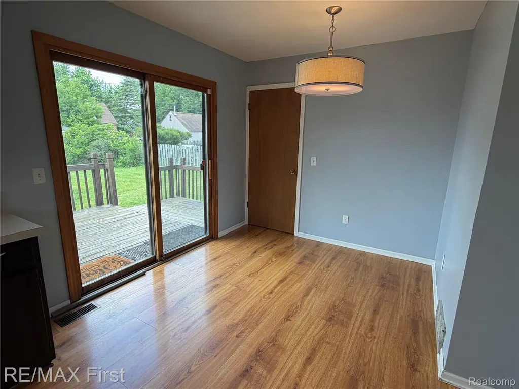 2830 Hessel Avenue Rochester Hills City MI 48307