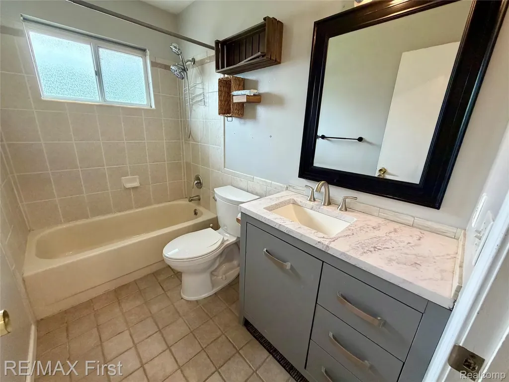 2830 Hessel Avenue Rochester Hills City MI 48307