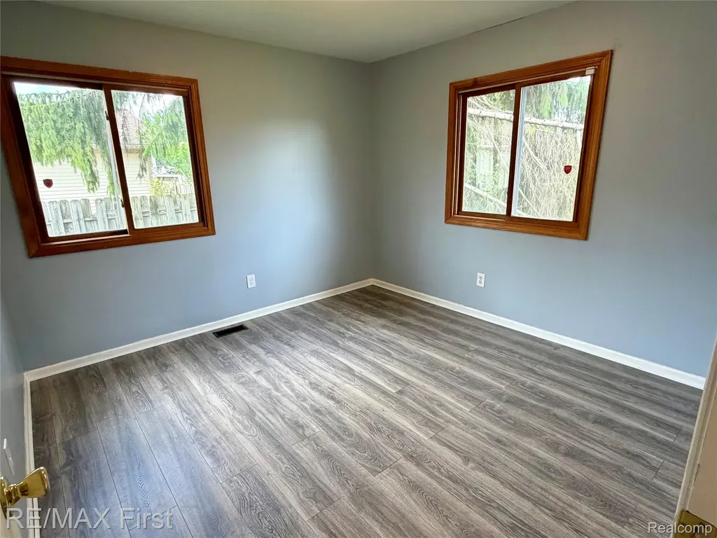 2830 Hessel Avenue Rochester Hills City MI 48307