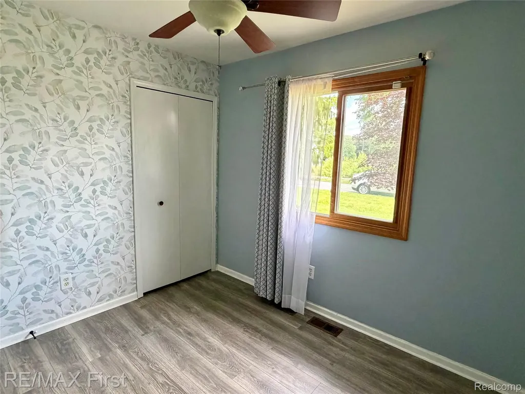 2830 Hessel Avenue Rochester Hills City MI 48307