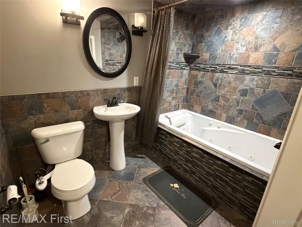 2830 Hessel Avenue Rochester Hills City MI 48307