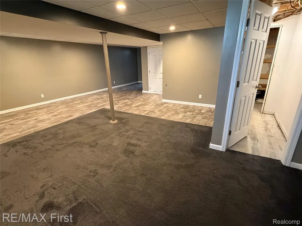 2830 Hessel Avenue Rochester Hills City MI 48307