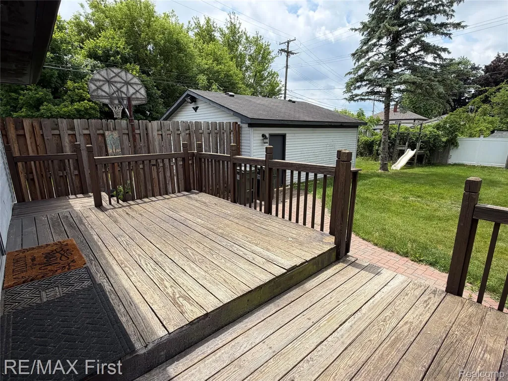 2830 Hessel Avenue Rochester Hills City MI 48307