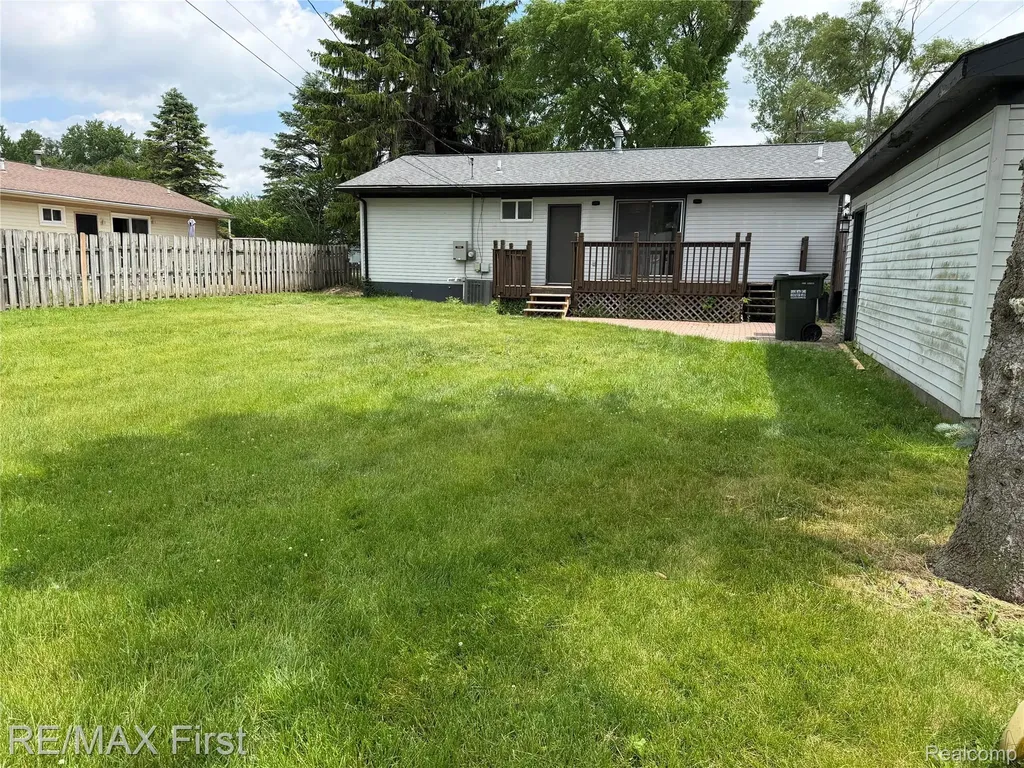 2830 Hessel Avenue Rochester Hills City MI 48307