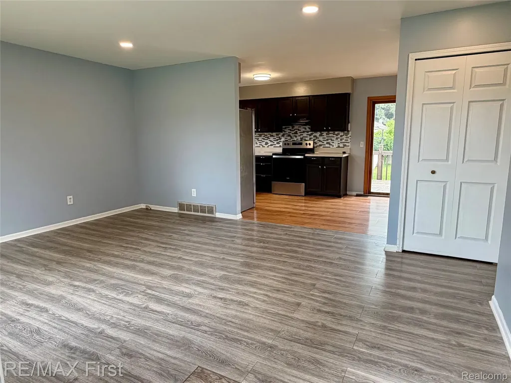 2830 Hessel Avenue Rochester Hills City MI 48307