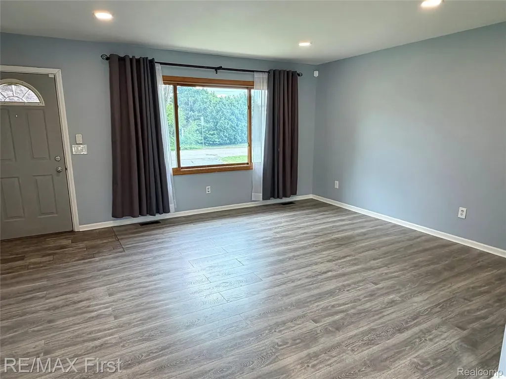 2830 Hessel Avenue Rochester Hills City MI 48307