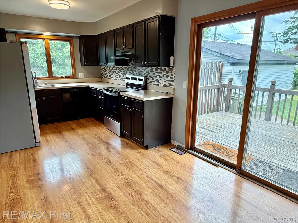 2830 Hessel Avenue Rochester Hills City MI 48307