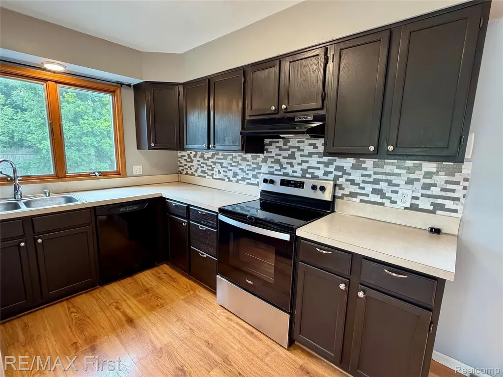 2830 Hessel Avenue Rochester Hills City MI 48307