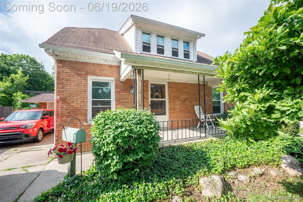 11 Leonore Street Mt. Clemens City MI 48043