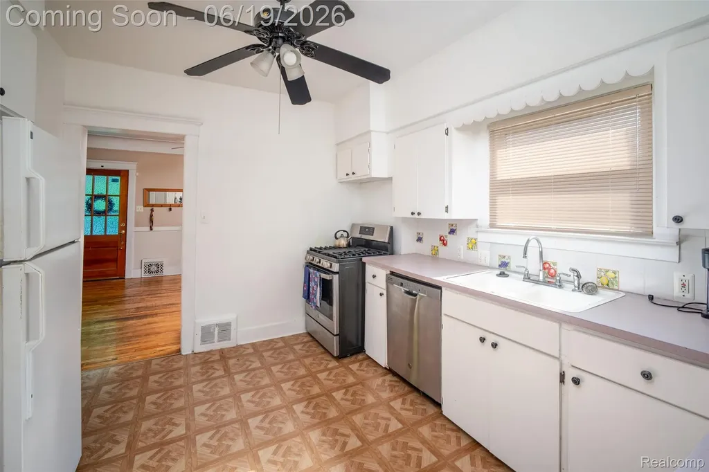 11 Leonore Street Mt. Clemens City MI 48043