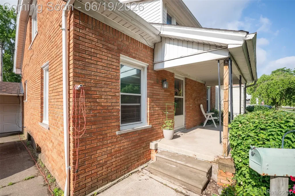 11 Leonore Street Mt. Clemens City MI 48043