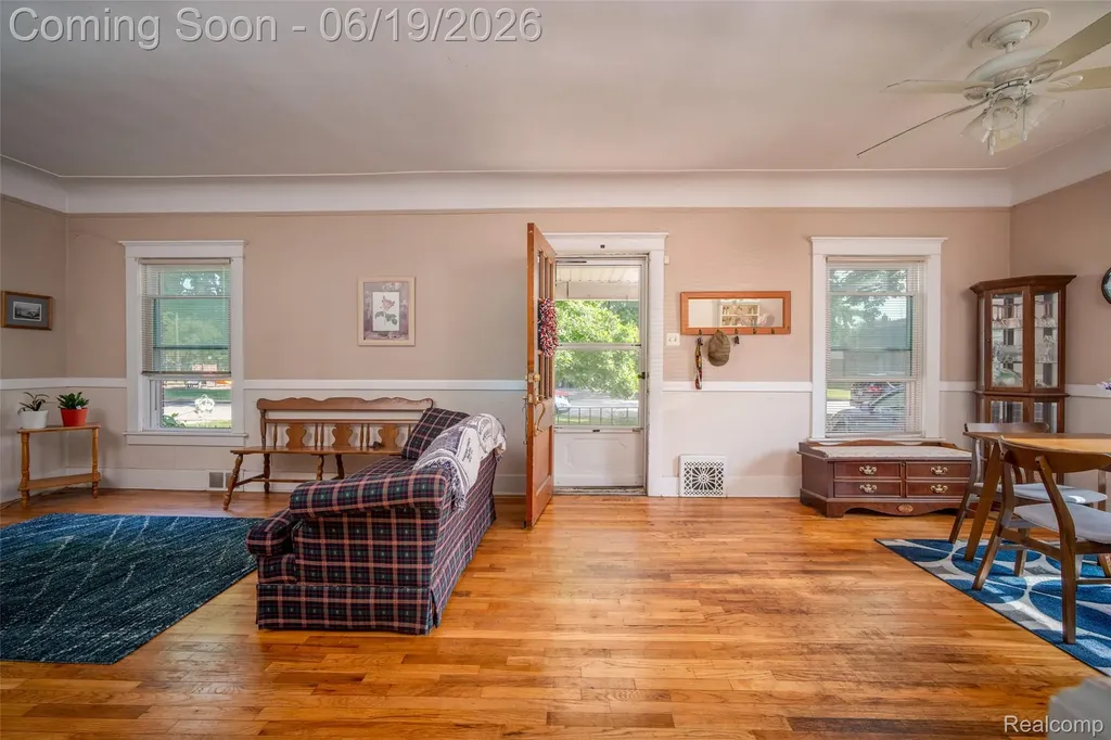 11 Leonore Street Mt. Clemens City MI 48043
