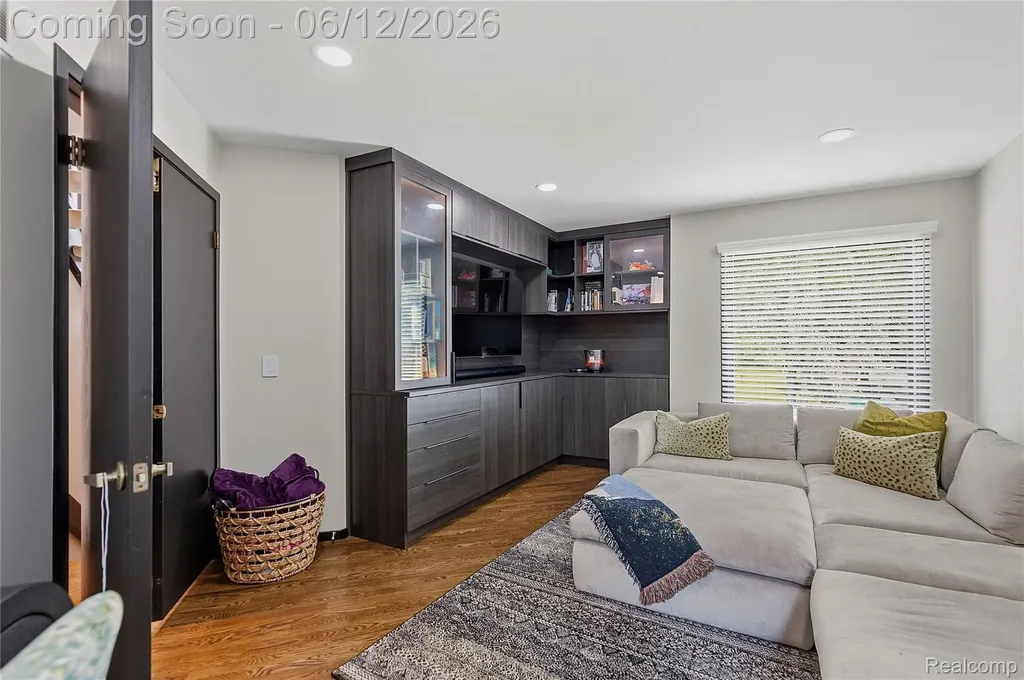 4057 Fox Lake Drive West Bloomfield Charter Township MI 48302