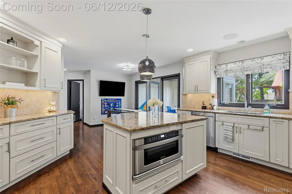 4057 Fox Lake Drive West Bloomfield Charter Township MI 48302