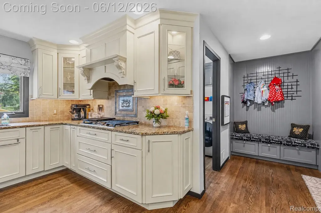 4057 Fox Lake Drive West Bloomfield Charter Township MI 48302