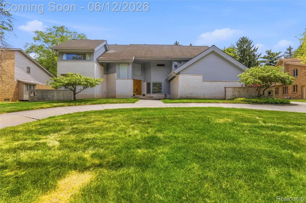 4057 Fox Lake Drive West Bloomfield Charter Township MI 48302