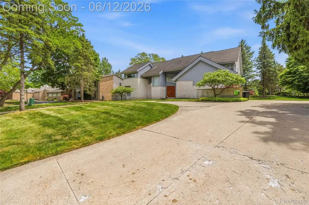 4057 Fox Lake Drive West Bloomfield Charter Township MI 48302