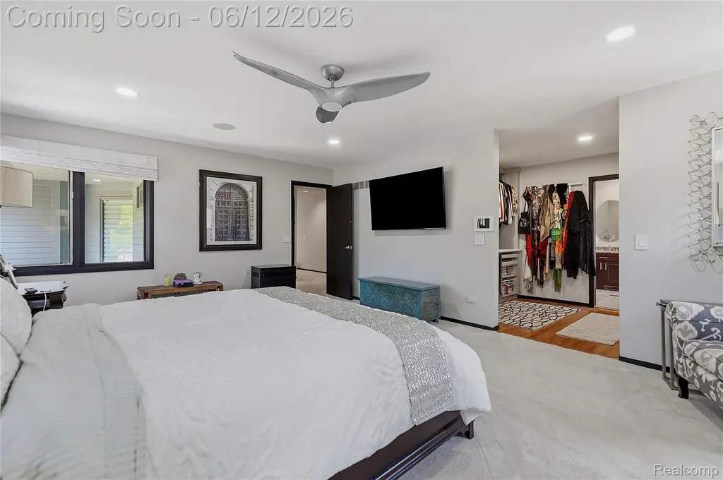 4057 Fox Lake Drive West Bloomfield Charter Township MI 48302