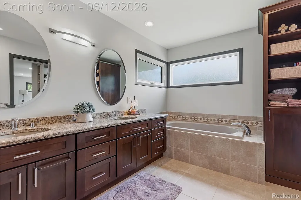 4057 Fox Lake Drive West Bloomfield Charter Township MI 48302