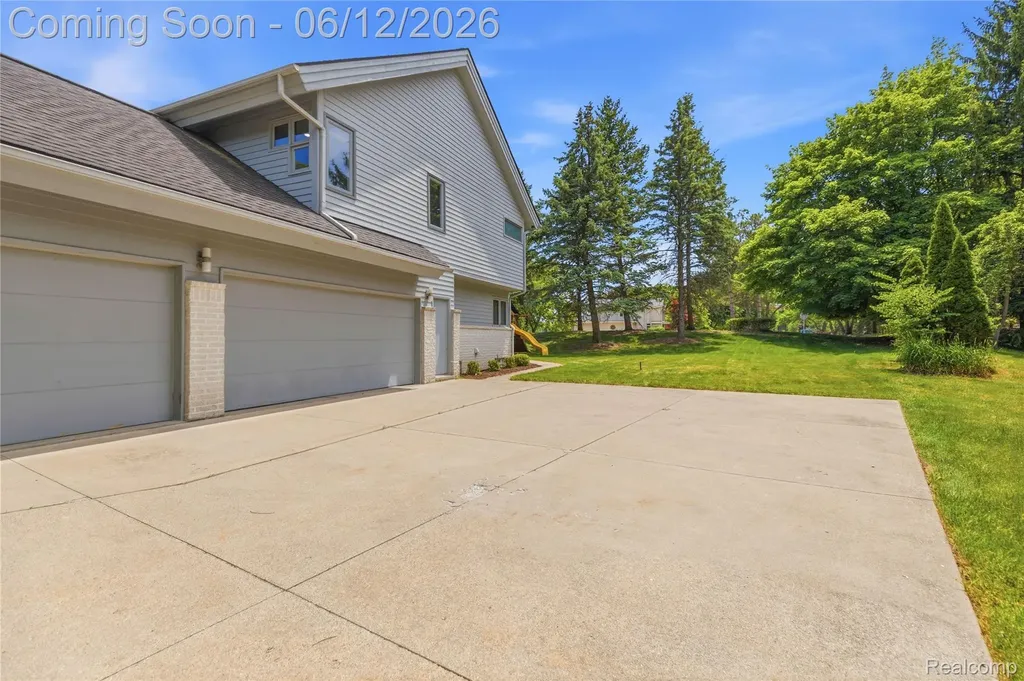 4057 Fox Lake Drive West Bloomfield Charter Township MI 48302